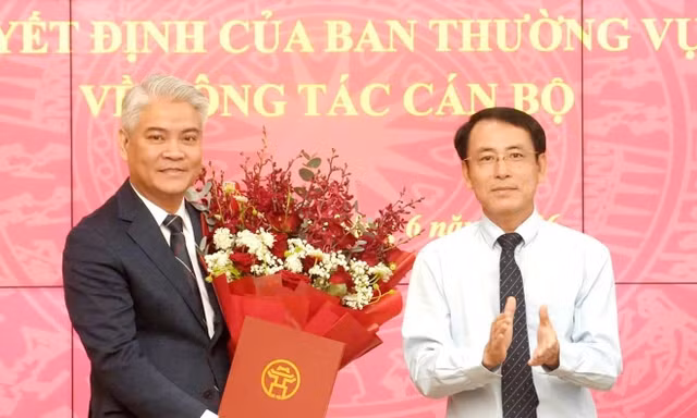 Phó Vụ trưởng Vụ Pháp chế Bộ Nông nghiệp làm Phó Chánh Văn phòng Thành ủy Hà Nội