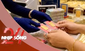 NHỊP SỐNG 24: Giá vàng giảm liên tục, người mua một tháng qua lỗ nặng