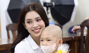 Tiểu Vy hỗ trợ chi phí điều trị bệnh nhi ung bướu