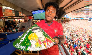 Nón lá Việt Nam bất ngờ xuất hiện ở World Cup 