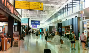 Giá vé máy bay càng ngày càng đắt