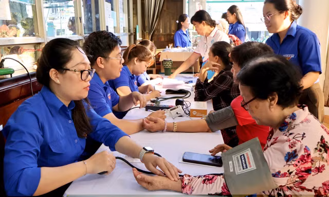 Người dân TPHCM đi khám chữa bệnh miễn phí vào ngày 5/4 cần lưu ý gì?