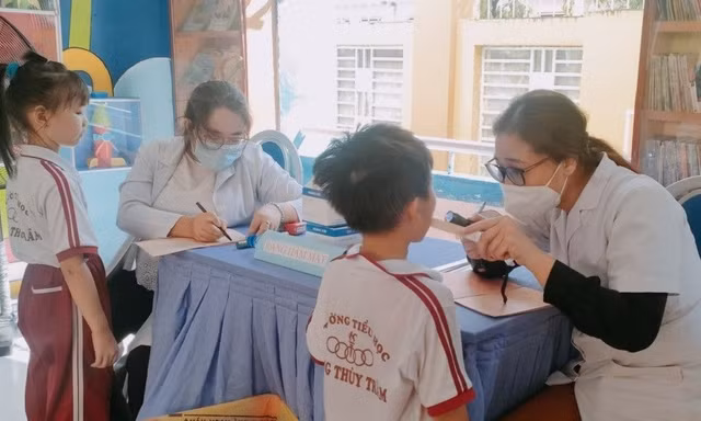 Truy nguồn thực phẩm sau loạt học sinh ở TPHCM nghi ngộ độc