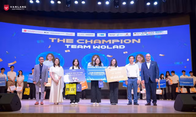 Ba nữ sinh ĐH Kinh tế TP. HCM giành Quán quân cuộc thi ‘Vietnam Swiss Innovation Challenge 2025’