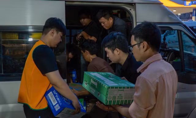 Những chuyến xe ‘đầy ắp tình thương’ của các bạn trẻ TP. HCM đến với bà con vùng bão lũ