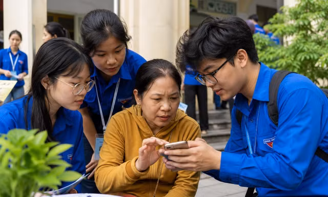 Hơn 8.000 sinh viên tham gia đội hình thanh niên tình nguyện chuyển đổi số tại TPHCM