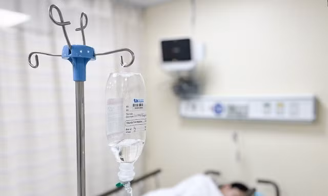 Người bệnh được bù dịch gấp trong tình huống ngộ độc thực phẩm. Ảnh: BVCC
