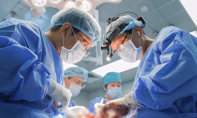 Bác sĩ cảnh báo 'cơn bão hoàn hảo' gây đột quỵ dịp Tết