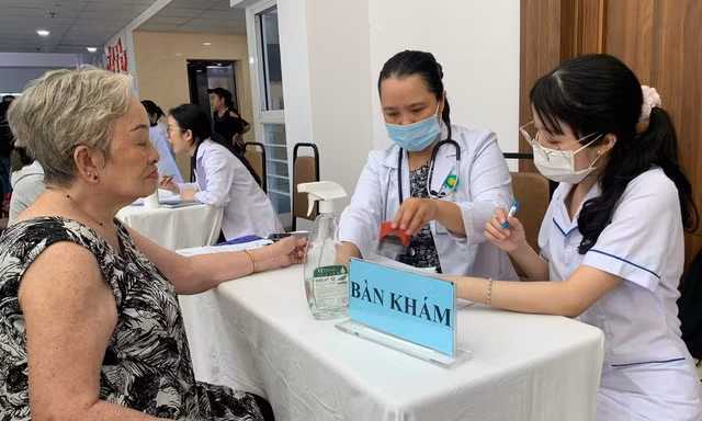 Sẽ cấp 'hộ chiếu sức khỏe' cho người dân TPHCM