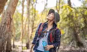 Vì sao nhiều người có cảm giác như bị theo dõi, dù xung quanh không có ai?