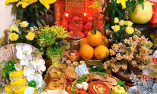 Mâm cúng tạo hình hũ vàng, thỏi vàng cho ngày vía Thần Tài