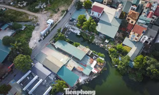 Cận cảnh hồ 25.000m2 ở Hà Nội bị lấn chiếm, xây dựng trái phép