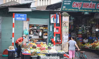 Chợ cóc át chợ chính tại Hà Nội, giao thông ùn tắc