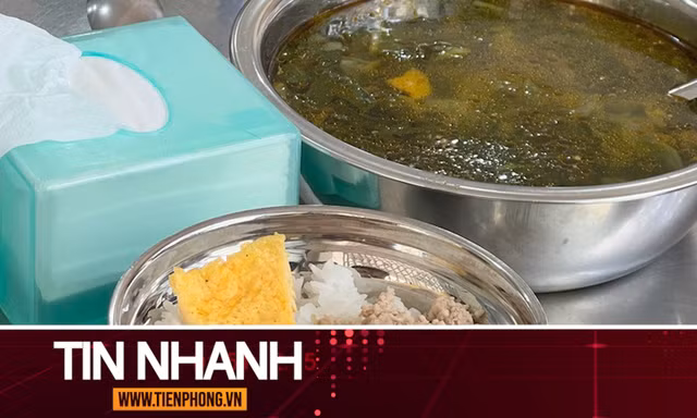 TIN NHANH: Vụ tố thực phẩm ở trường học có 'mùi lạ': Tạm đình chỉ công tác hiệu trưởng