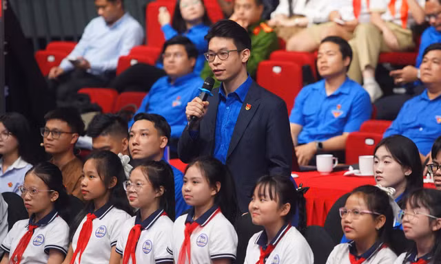 Sống tích cực, cân bằng khát vọng cá nhân và trách nhiệm với gia đình, đất nước