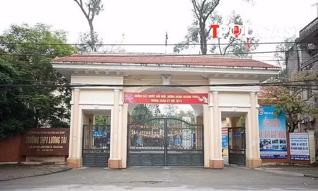 NÓNG 21/7: Hiệu trưởng lên tiếng về nghi vấn giám thị hỗ trợ thí sinh làm bài thi tốt nghiệp