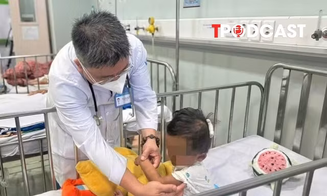 NÓNG 6/5: Tình trạng sức khoẻ hiện tại của bé trai 2 tuổi nghi bị mẹ ruột và người tình bạo hành