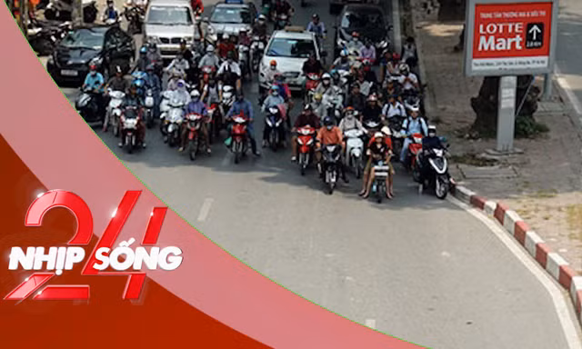 NHỊP SỐNG: Dừng xe giữa đường để tránh nắng khi chờ đèn đỏ có thể bị xử phạt như thế nào?
