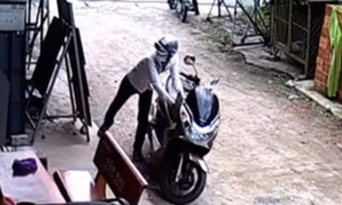 Vừa ra tù lại trộm cắp 4 xe máy 