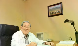 GS.TS.BS Nguyễn Đình Hối là học trò của cố Giáo sư Tôn Thất Tùng và sớm khẳng định tên tuổi trong lĩnh vực ngoại khoa