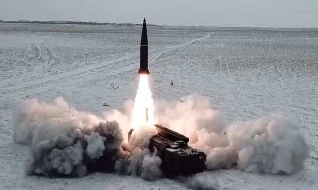 40 tên lửa tập kích Ukraine trong một đêm