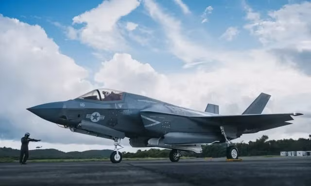 Mỹ công bố hình ảnh mới nhất về 10 máy bay tàng hình F-35 triển khai gần Venezuela