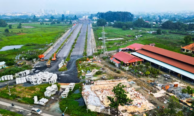 Tất bật dọn dẹp ngôi chùa ở Đồng Nai, nhường đất 'vàng' làm đường trung tâm