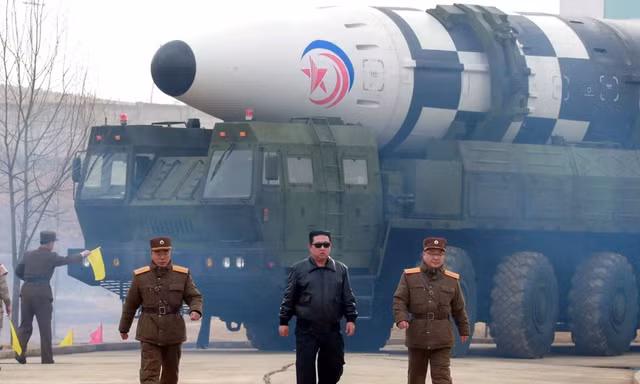 Chủ tịch Kim Jong-un tuyên bố Triều Tiên sở hữu 'vũ khí bí mật'