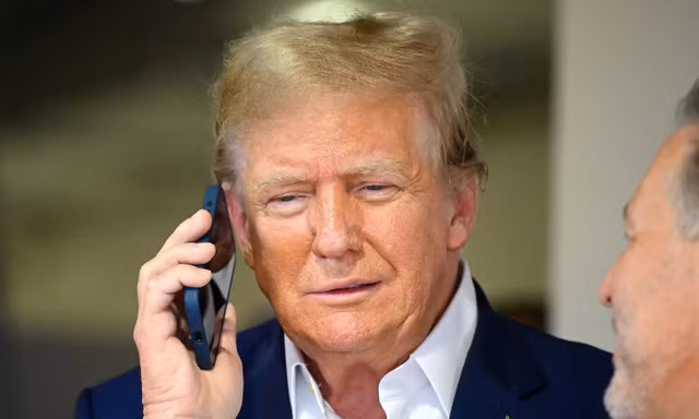 Tổng thống Mỹ Trump không tin Ukraine tập kích dinh thự Tổng thống Nga Putin