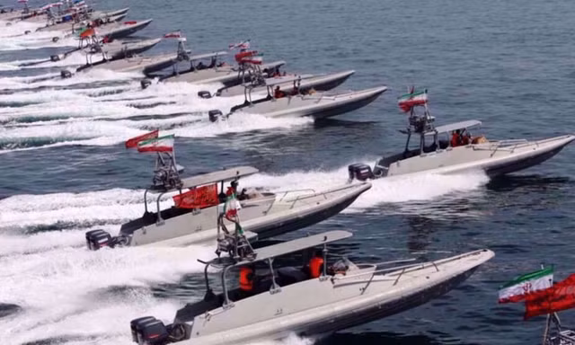 Iran kiểm soát toàn bộ giao thông qua eo biển Hormuz, cảnh báo đáp trả hoạt động can thiệp quân sự