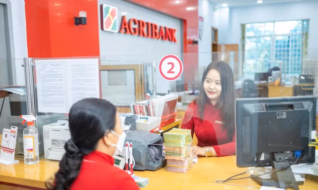 Agribank - Ngân hàng đầu tiên hạ lãi suất cho vay, khẳng định vị thế vai trò chủ lực