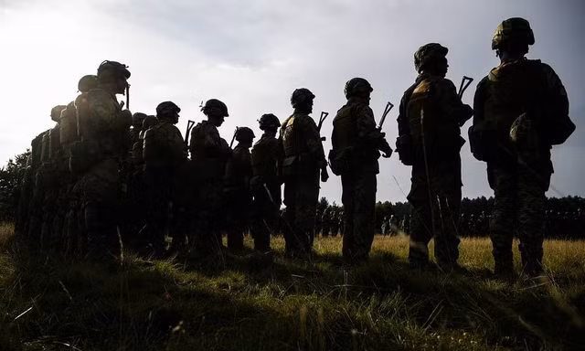 Ukraine gia hạn thiết quân luật thêm 90 ngày