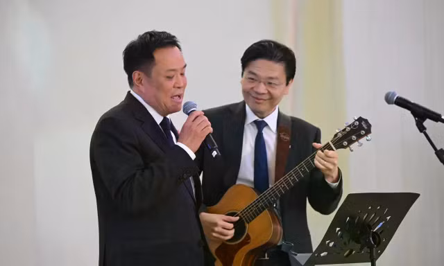 Khoảnh khắc Thủ tướng Thái Lan và Thủ tướng Singapore cùng hát ‘Let It Be’