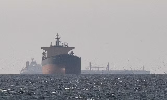 Iran 'bật đèn xanh' cho phép các tàu viện trợ đi qua eo biển Hormuz
