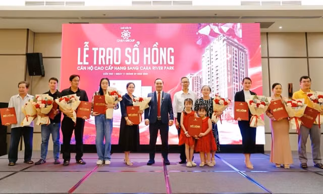 Lễ bàn giao sổ hồng căn hộ Cara River Park: Bước tiến khẳng định uy tín Chủ đầu tư Cara Group