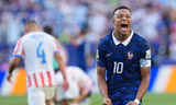 Mbappe áp sát Messi trong cuộc đua lịch sử World Cup