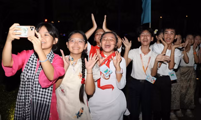 Thiếu nhi 3 nước giao lưu văn nghệ, nhảy sạp bên ánh lửa trại