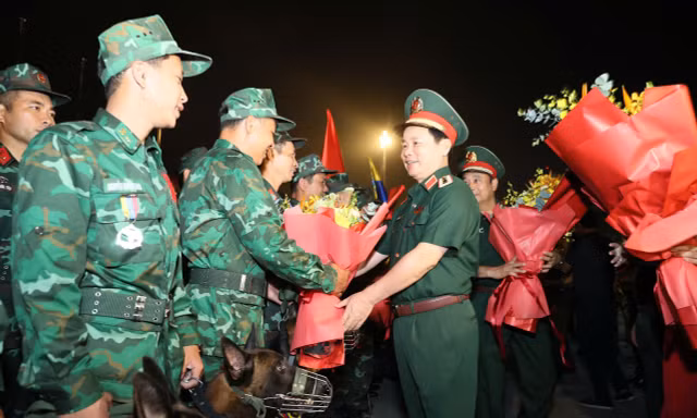 Đoàn cứu hộ Việt Nam về nước sau khi hoàn thành sứ mệnh nhân đạo tại Venezuela 