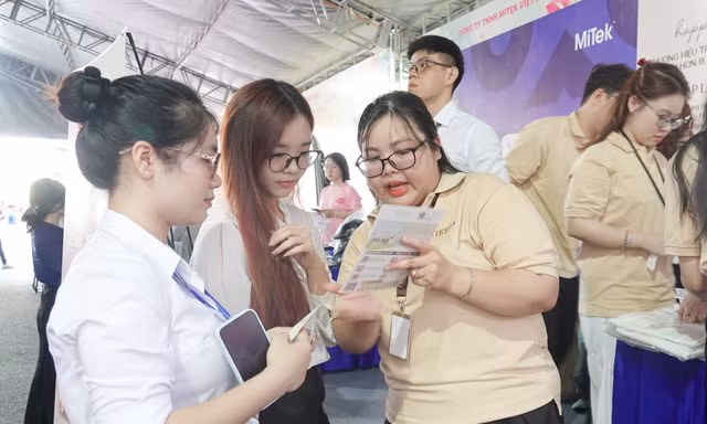 Doanh nghiệp vào trường đại học 'săn' nhân lực trẻ