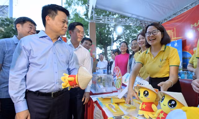 Khởi động chuỗi hoạt động văn hóa, nghệ thuật Lễ hội Hoa Phượng Đỏ 2026
