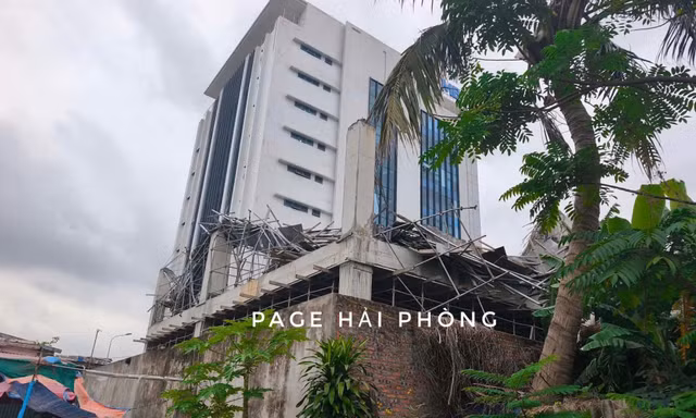 Sập giàn giáo ở Hải Phòng, 3 người thương vong