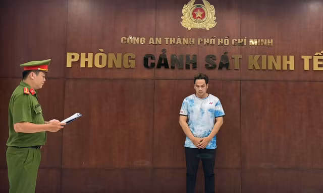 Phá đường dây bán giày giả mạo thương hiệu Nike, Adidas ở TPHCM