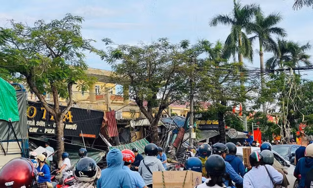 Nổ lớn cạnh sân vận động ở Hải Phòng