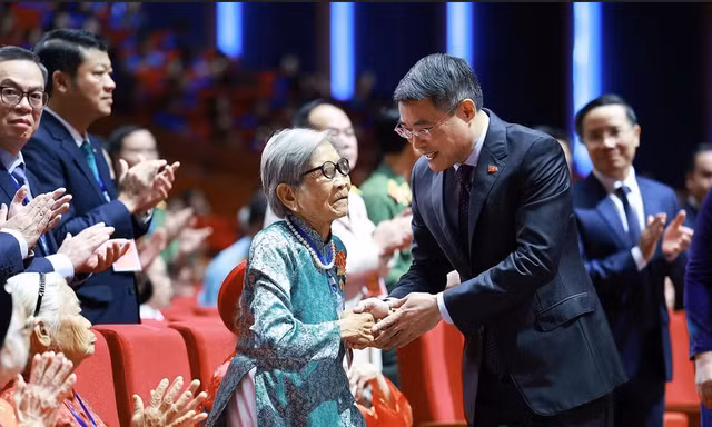 Thủ tướng Lê Minh Hưng dự Hội nghị tri ân người có công với cách mạng toàn quốc