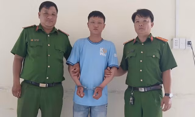 Công an bắt kẻ giật điện thoại của nữ sinh sau 30 phút trình báo