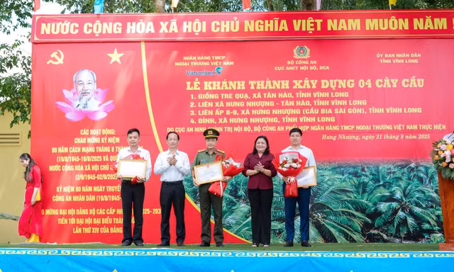 Vĩnh Long khánh thành 4 cầu giao thông nông thôn do Bộ Công an và Vietcombank chung tay xây dựng