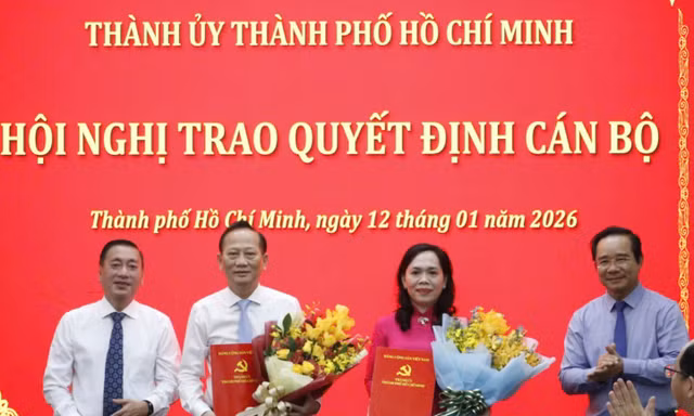 Công bố quyết định điều động nhân sự của Ban Thường vụ Thành ủy TPHCM