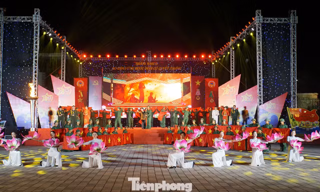 Sôi nổi dạ hội thanh niên Quân khu 3
