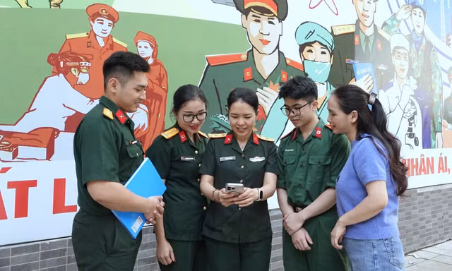 Nâng cao kỹ năng giao tiếp và văn hóa sử dụng mạng xã hội của quân nhân
