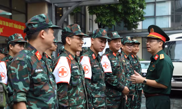 Quân đội đưa lực lượng Quân y tinh nhuệ tới hỗ trợ 3 tỉnh bị lũ lụt